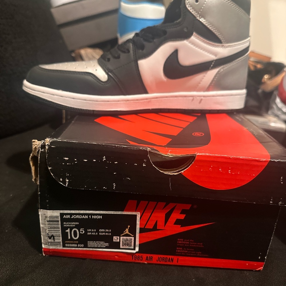 Air Jordan 1 High Sneakers - Gray and Blue - Picture 2 of 5